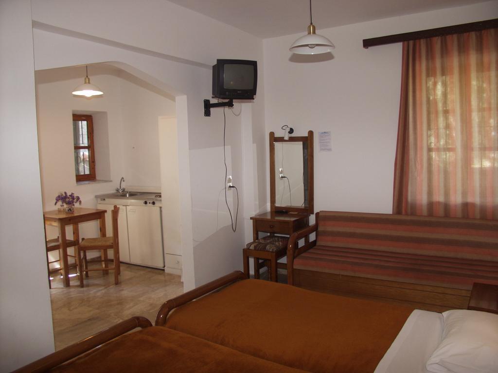 Adonis Hotel Mithimna